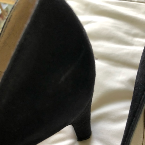 Liz Claiborne Black suede 3 3/4” pumps. - Picture 5 of 5
